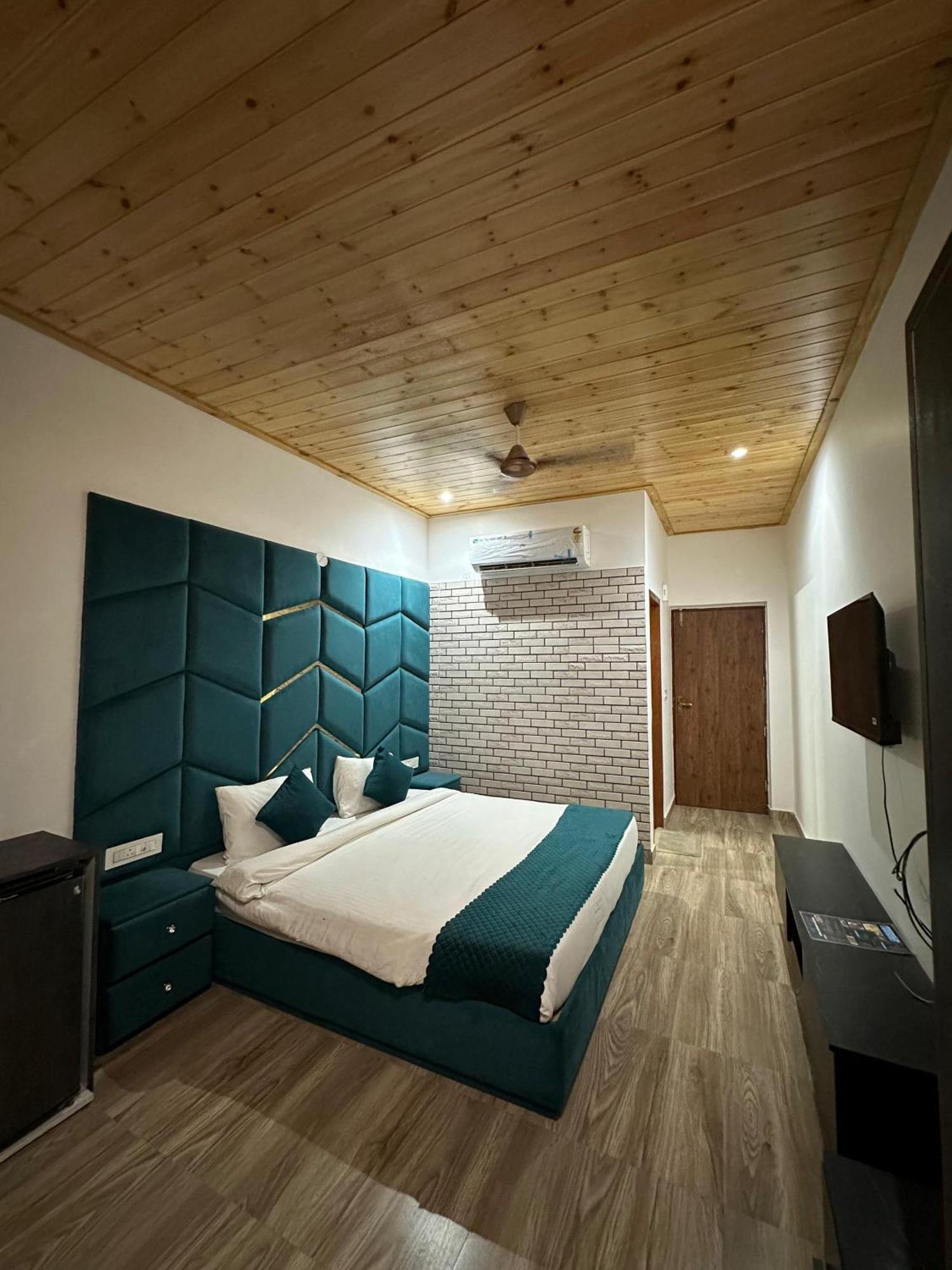 La Casca Experience Hotel Zirakpur Екстериор снимка